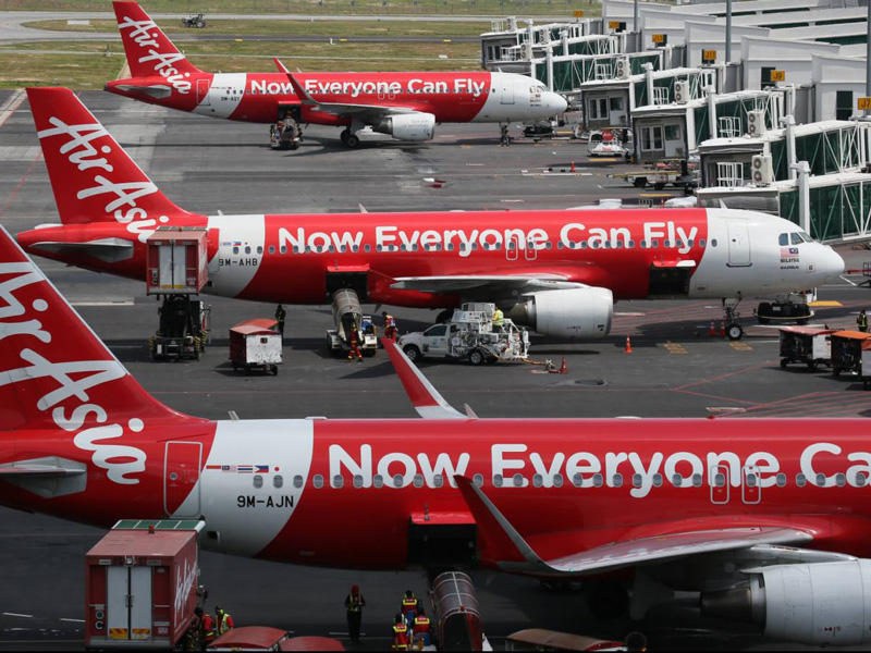 https___s3-ap-northeast-1.amazonaws.com_psh-ex-ftnikkei-3937bb4_images_7_0_1_3_4773107-1-eng-GB_AirAsia-jets-are-loaded-at-Kuala-Lumpur-Airport.jpg